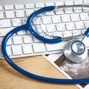 Stetoskop og tastatur