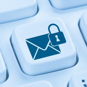 Får gebyr for ulovleg vidaresending av e-post